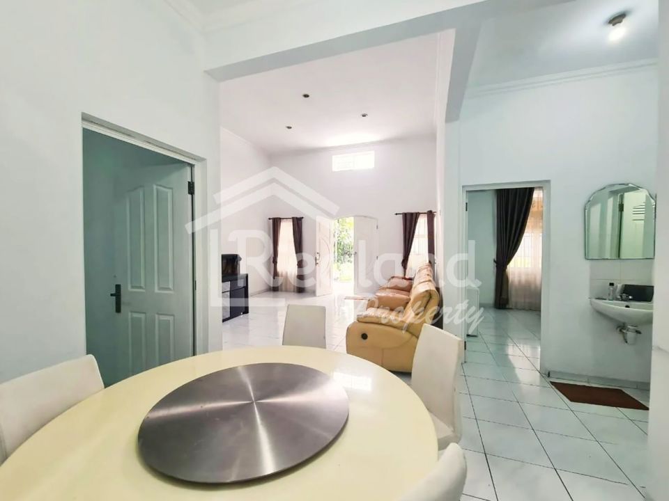 Rumah di Perum Graha Padma , Semarang ( Jo 8813S)