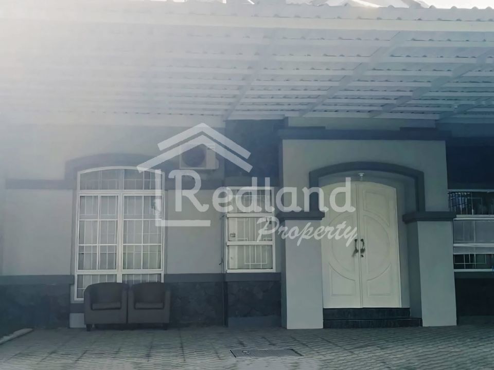 Rumah di Perum Graha Padma , Semarang ( Jo 8813S)
