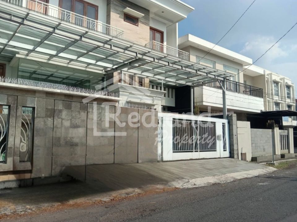 Rumah di Daerah Brumbungan , Semarang Tengah ( Si 8806S)