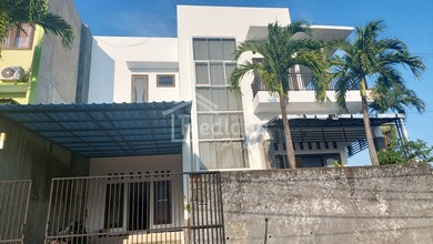 Hunian Elite di Kawasan Kembang Arum, Semarang, LB 320m², Harga 2,9 Miliar