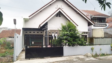 Kesempatan Rumah di Ungaran Timur, Semarang, LB 143m², Harga 1,5 Miliar