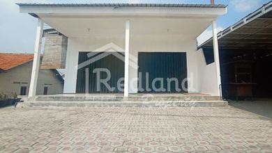 Ruko di Woltermonginsidi , Semarang ( 8672 )