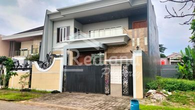 Rumah di Padma Boulevard , Semarang ( Me 8652 )