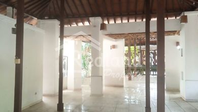 Ruang Usaha di Tentara Pelajar , Semarang ( Jo 8618 )