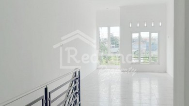 Ruko di Letjend Suprapto , Ungaran ( Me 7673 )