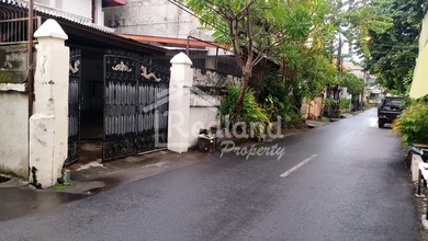Rumah Elegan di Denpasar Barat, Denpasar, 7 KT, LT 420m²