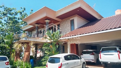 Rumah Elegan di Banyumanik, Semarang, 4 KT, LT 1042m²