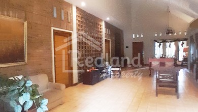 Rumah Elegan di Banyumanik, Semarang, 5 Kamar Tidur, LT 1071m²