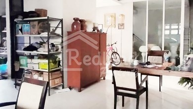 Penawaran Eksklusif, rumah Mewah di Puri Anjasmoro, Semarang, LB 200m²