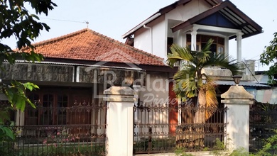 Penawaran Eksklusif, rumah Mewah di Kalibanteng Kulon, Semarang, LB 400m²