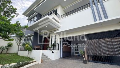 Rumah Mewah di Gajah Mungkur, Semarang, 5 Kamar Tidur, LT 700m²