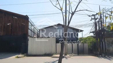 Gudang di Hanoman , Semarang ( De 8900 )
