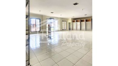 Gudang di daerah Peterongan , Semarang ( De 8317 )