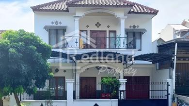 Rumah di Taman Borobudur , Semarang ( De 8921 )