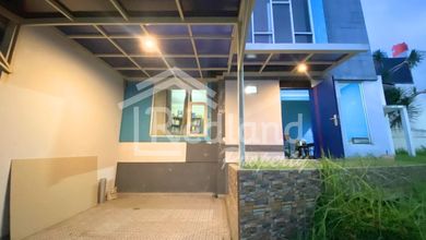 Rumah Prestisius di Kawasan Semarang Barat, Semarang, LB 250m², Harga 2,8 Miliar