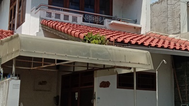 Kesempatan Rumah di Brumbungan, Semarang, LB 175m², Harga 1,8 Miliar