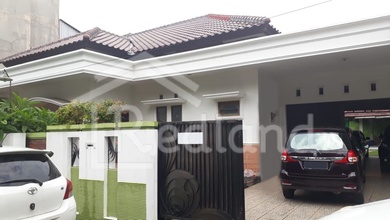 Rumah Bagus, Taman Luas, di Kanguru, 5 Menit Pusat Kota Semarang (Ls0184)